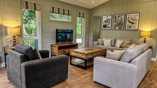 Pickering Ski Chalet | High Oaks Grange - Contemporary Lodges