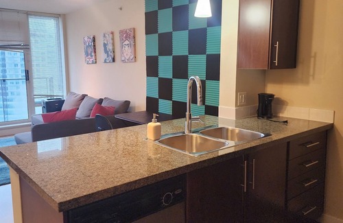 Strathcona Condo | High-Rise Condo with water View | Near Stadiums