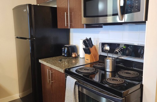 Strathcona Condo | High-Rise Condo with water View | Near Stadiums