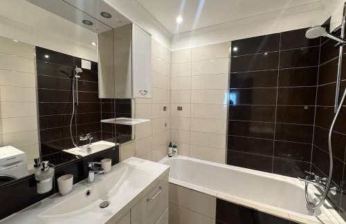 Krc Apartment | High rise cozy 2BRD flat