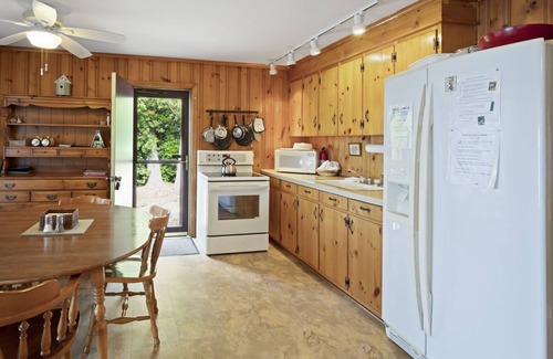 Southmont House | High Rock Lake Get-A-Way. Waterfront & private pier!