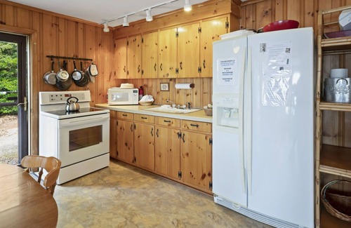 Southmont House | High Rock Lake Get-A-Way. Waterfront & private pier!