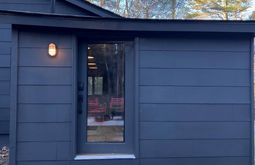 Eldred Cottage | Highland Hideaway: Designer Renovated Cottage in the Catskills