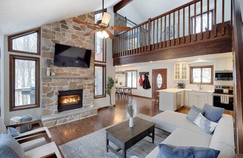 East Stroudsburg House | Highland House: Lakefront, Hot Tub, Views, Private