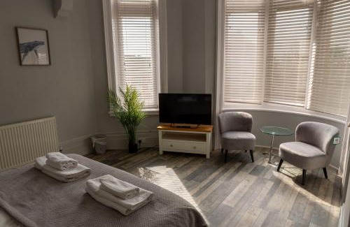 St Leonards-On-Sea Bed & Breakfast | Highlands Hotel and bar