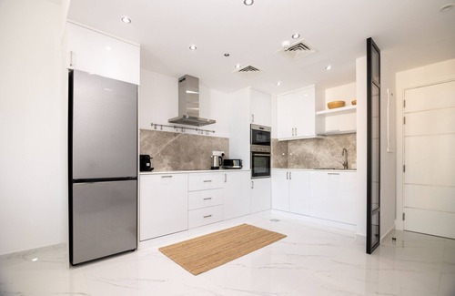 Dubai Marina Apartment | HiGuests - Opal Tower Marina