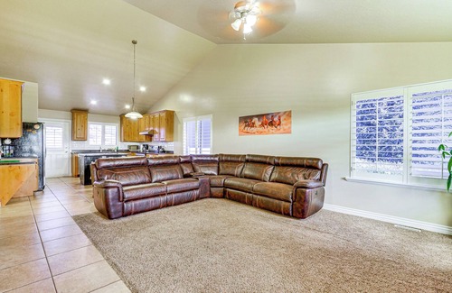 South Jordan House | Hike, Golf & Ski: Family Home in South Jordan
