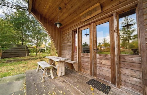Otterlo RV Rental | Hikers cabin with 1 bedroom and own water supply