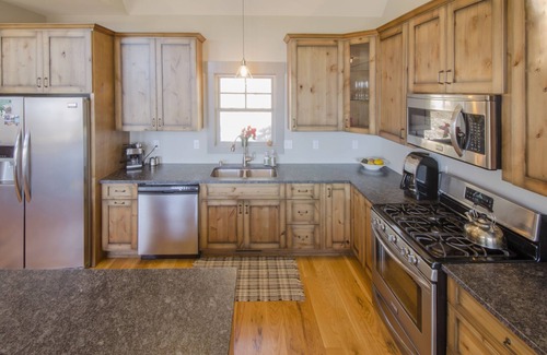 Laurel Ridge Ski Chalet | Hikers' Haven Beautiful Chalet Home with expansive winter views in Laurel Ridge