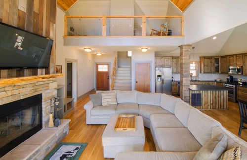 Laurel Ridge Ski Chalet | Hikers' Haven Beautiful Chalet Home with expansive winter views in Laurel Ridge