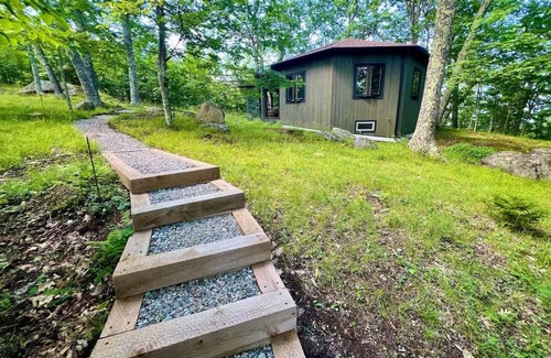 Keene Valley Cabin | Hiker’s Haven - Octagonal guest cabin with AC in Keene Valley