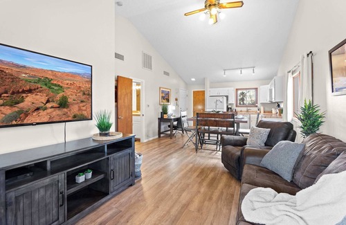 St. George Condo | Hikers Hideaway Cozy Resort Condo w/Pool & More