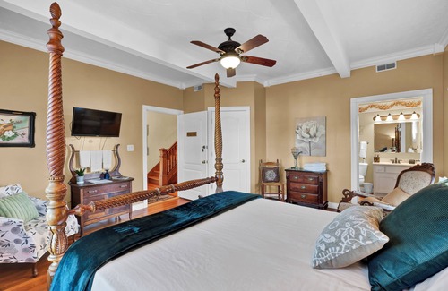 Loretto Bed & Breakfast | Hill House B&B
