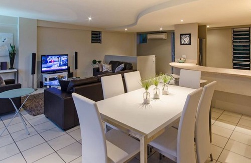 Hamilton Island Villa | Hill Top Villas -Central Location, With Great View