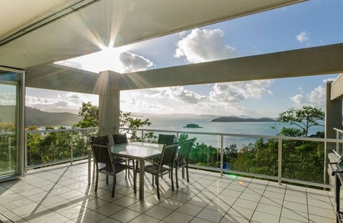 Hamilton Island Villa | Hill Top Villas -Central Location, With Great View