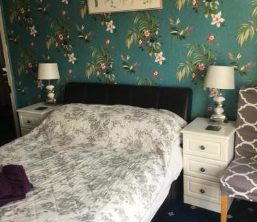Llangollen House | Hillcrest Guest House