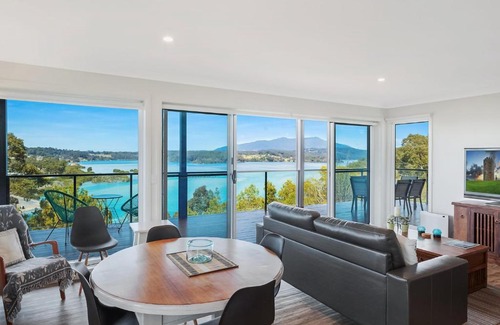 North Narooma Apartment | Hillcrest Views of Wagonga
