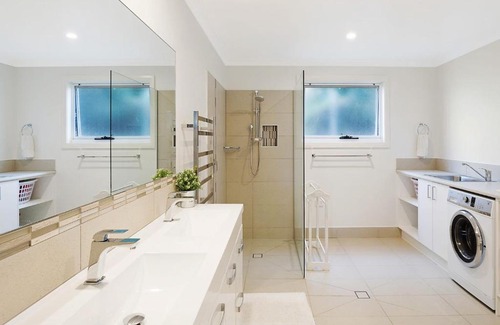 North Narooma Apartment | Hillcrest Views of Wagonga