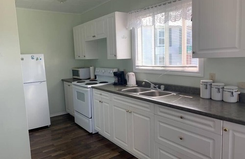 Twillingate House | Hillside Cottage Summ