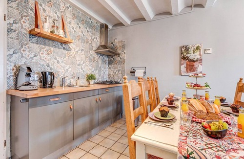 Ubachsberg Cottage | Hillside Family Retreat