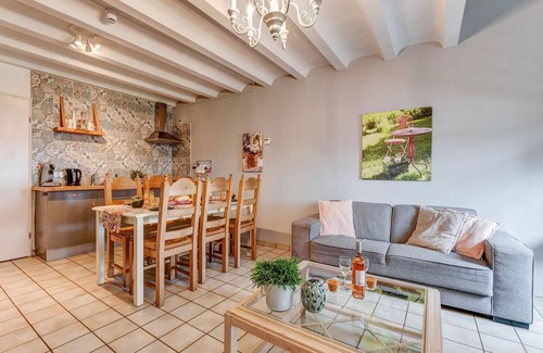 Ubachsberg Cottage | Hillside Family Retreat