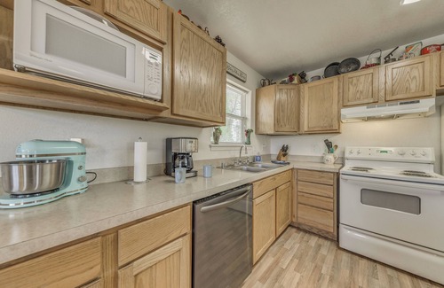 Ruidoso Cottage | Hillside Haven w/Deck < 2 Miles to Dwtn Ruidoso!