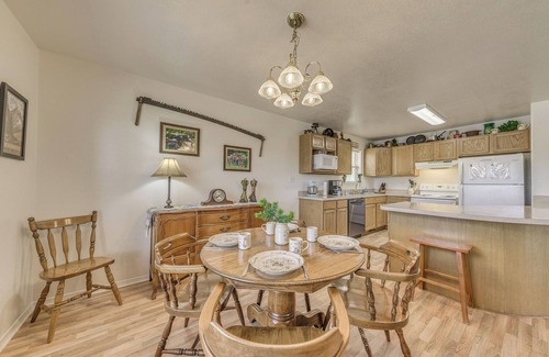 Ruidoso Cottage | Hillside Haven w/Deck < 2 Miles to Dwtn Ruidoso!