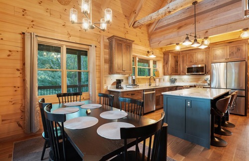 Logan Cabin | Hillside Hideaway - Cabin on 6 acres
