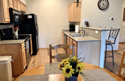 Show Low Cabin | Hillside Hideaway Cabin with a Relaxing View of the Pines! Near Hiking & Lakes!