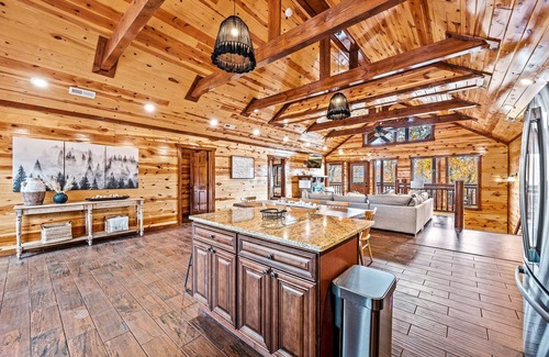Caton Apartment | Hillside Hideaway in Sevierville