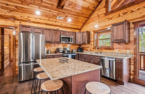 Caton Apartment | Hillside Hideaway in Sevierville