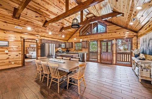 Caton Apartment | Hillside Hideaway in Sevierville