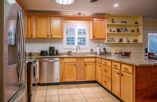 Oxford Cottage | Hillside Ranch Patio with BBQ Grill Walking Distance to Campus & Square.