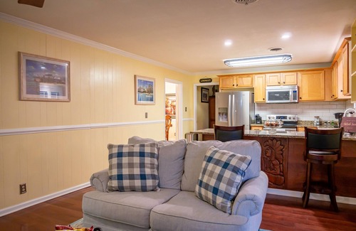 Oxford Cottage | Hillside Ranch Patio with BBQ Grill Walking Distance to Campus & Square.