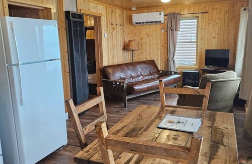 Phelps Cabin | Hillside Resort Cabin #3
