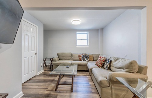 West End Apartment | Hillside Tucked-Away Apartment | 5 min to Downtown