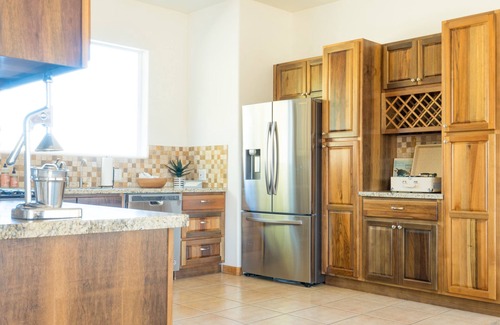 Morongo Valley Villa | Hilltop Haven: Majestic Views & Tranquil Pool