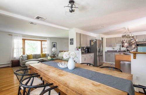 Swan Lake House | Hilltop Hideaway | Hot Tub Heated Pool Golf