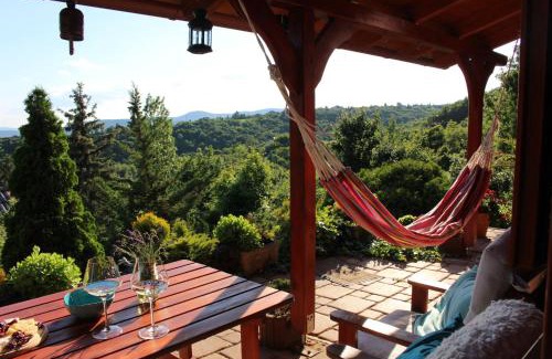 Szentendrei Apartment | Hilltop Hideout