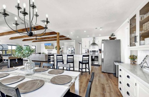 Fredericksburg House | Hilltop Lux Haus With Infinitypool-hottub-pooltable