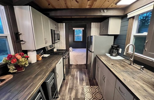 Rutherfordton Cottage | Hilltop Private Tiny Chalet on a Large Farm. Tryon Equestrian. Starlink WiFi.