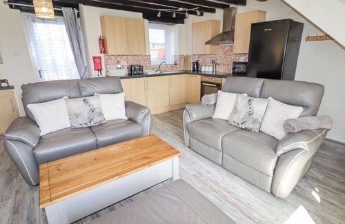Llysfaen Cottage | HILLVIEW, pet friendly, with a garden in Llanddulas