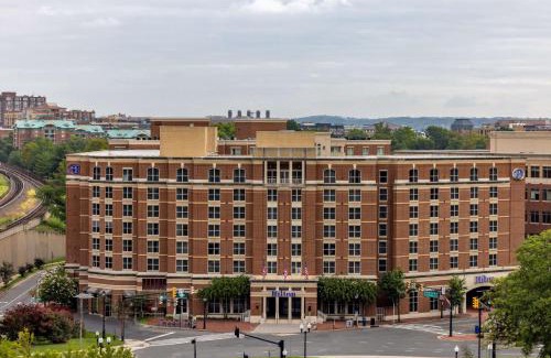 Old Town Alexandria Hotel | Hilton Alexandria Old Town