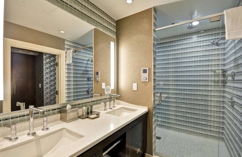 Downtown Los Angeles Hotel | Hilton Checkers Los Angeles