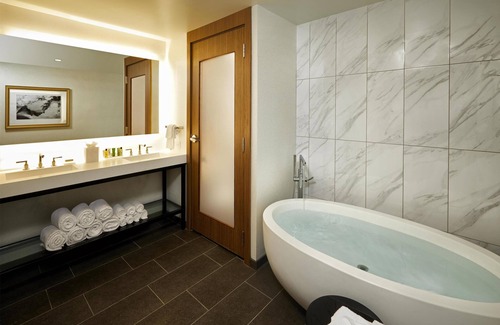Downtown Cleveland Hotel | Hilton Cleveland Downtown