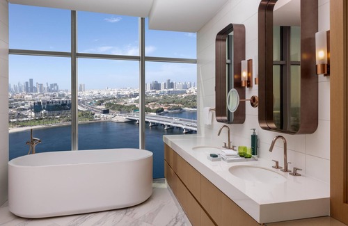 Deira Hotel | Hilton Dubai Creek Hotel & Residences