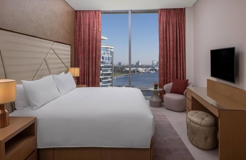Deira Hotel | Hilton Dubai Creek Hotel & Residences