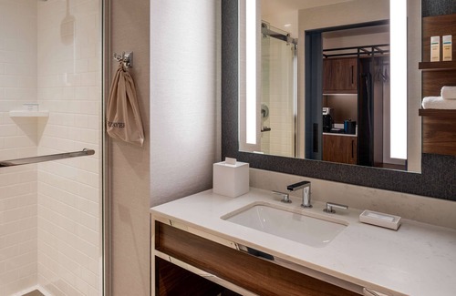 Capitol District Hotel | Hilton Garden Inn Austin University Capitol District