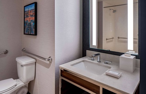 Capitol District Hotel | Hilton Garden Inn Austin University Capitol District