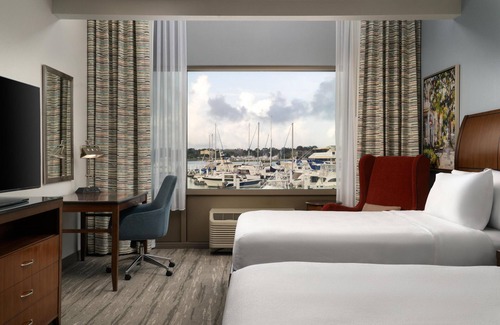 Downtown Charleston Hotel | Hilton Garden Inn Charleston Waterfront/Downtown